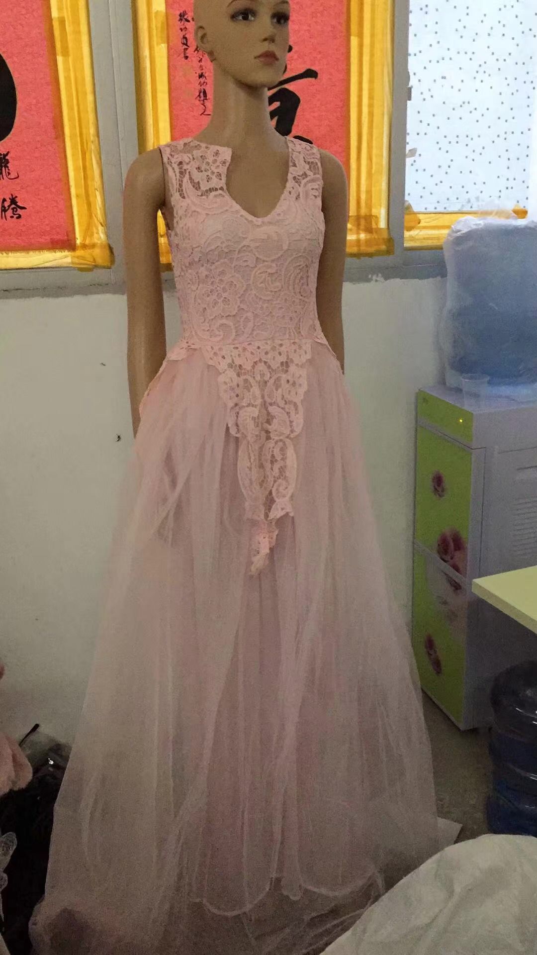 Women’s Sleevless Flowers Lace Dress