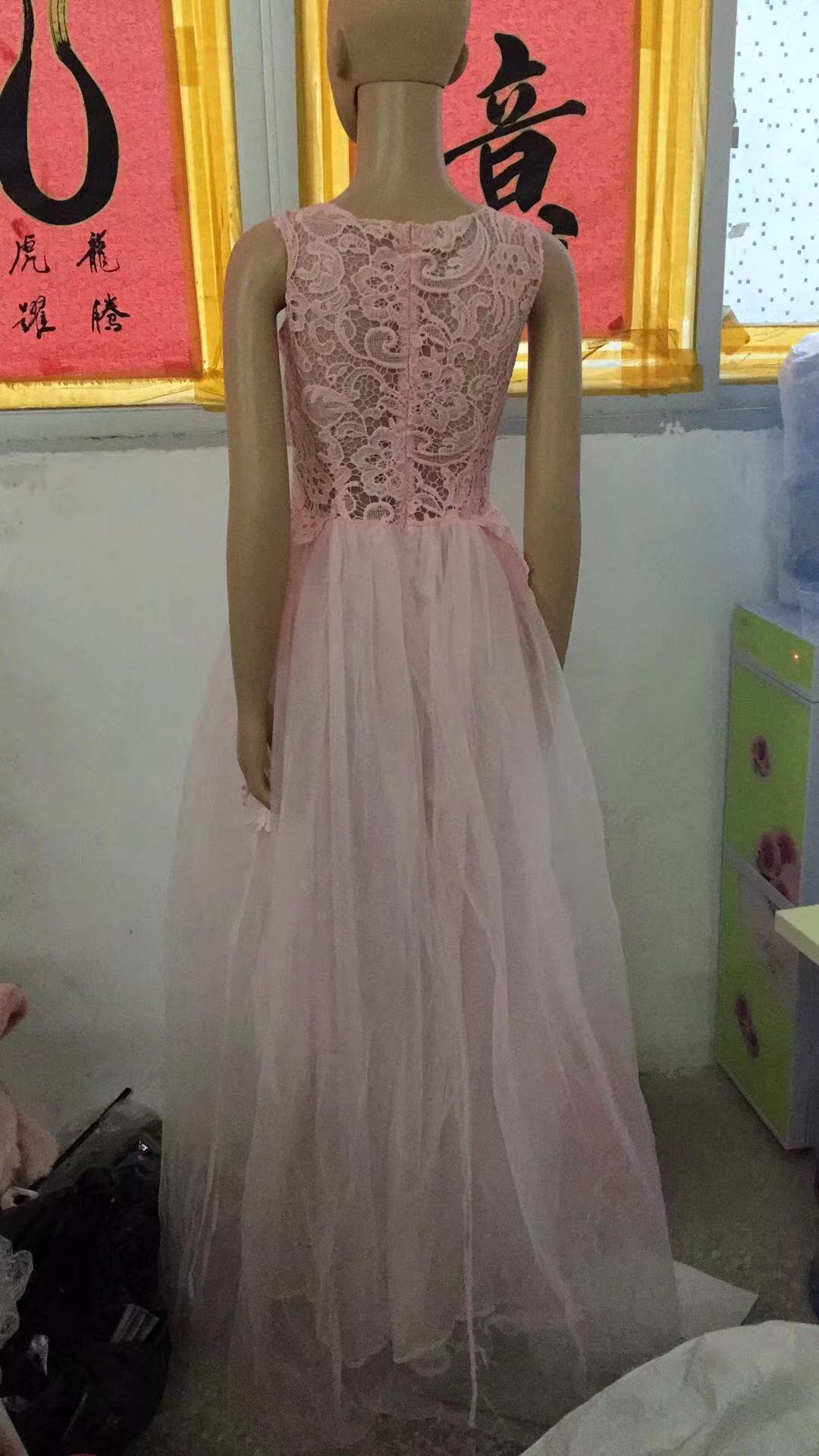 Women’s Sleevless Flowers Lace Dress